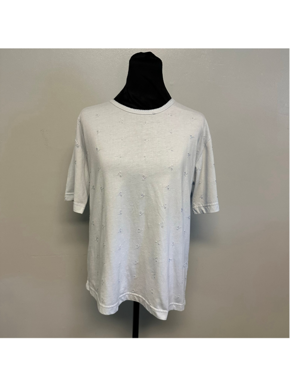 Sag Harbor Sport Light Blue Short Sleeve Blouse Size Medium Floral Embroidered